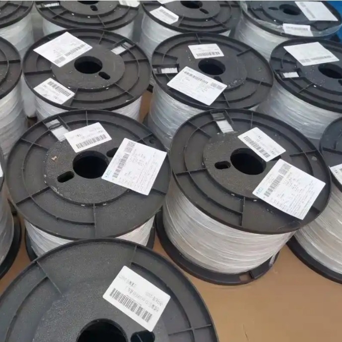 White LSZH Indoor Fiber Optic Drop Cable Solusi Utama untuk Koneksi Indoor