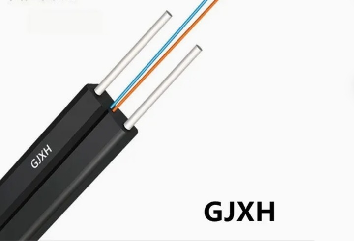 4 inti Indoor FTTH Drop Cable GJXH/GJXFH Bow-Type Steel/FRP Anggota kekuatan