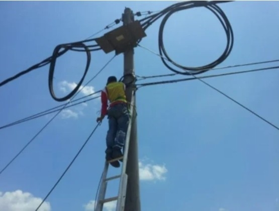 Kabel optik PE yang terkubur langsung GYTA53 Diameter 12,2-19,7mm untuk kebutuhan pelanggan
