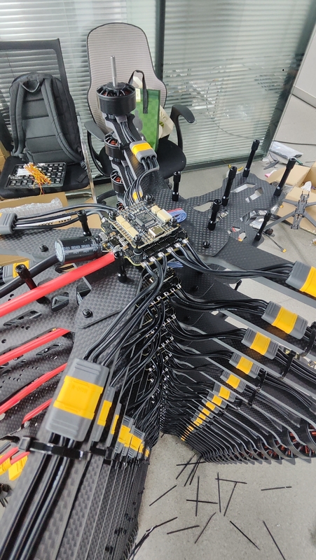 13inch SE FPV Drone Transmisi sinyal stabil Gambar definisi tinggi Umur baterai panjang Dan lepas