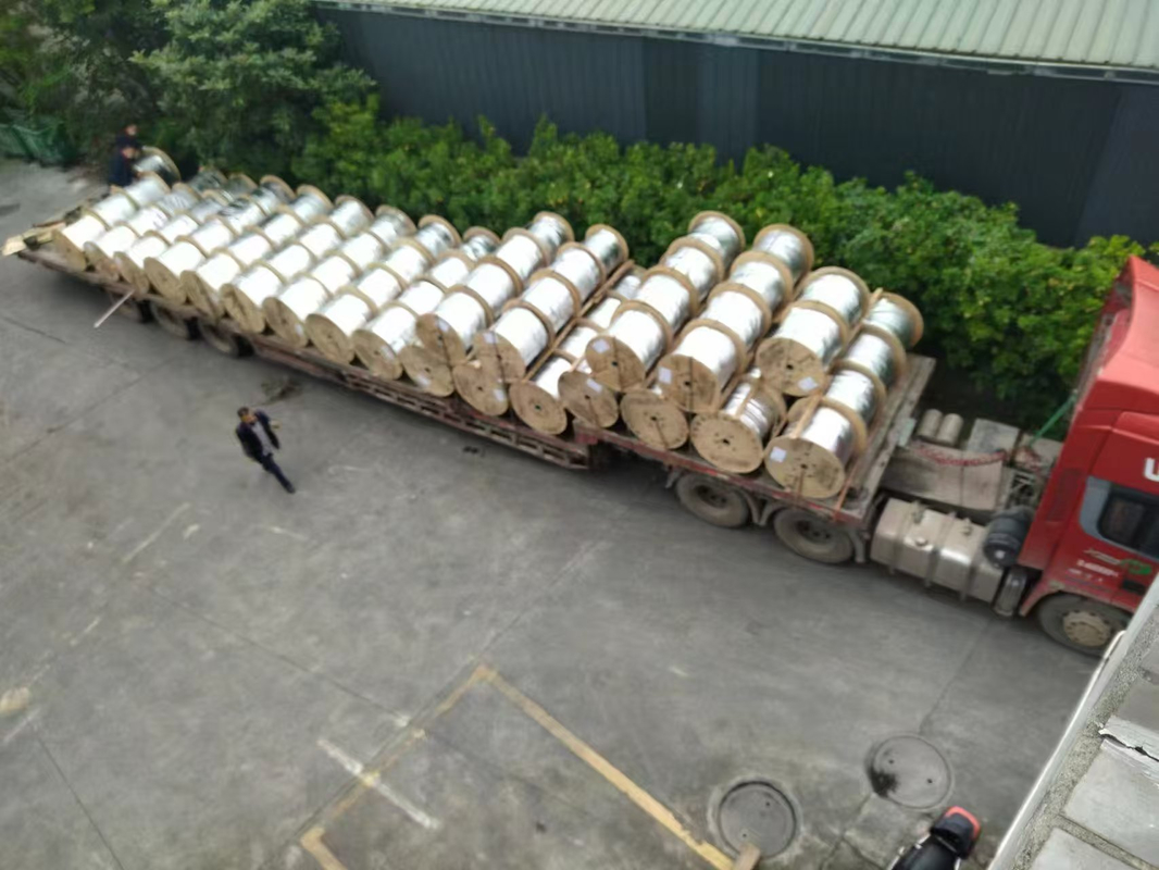 Pembentukan kabel optik berbentuk kupu-kupu