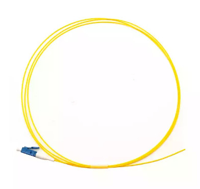 LC UPC APC Mode Tunggal 0.9mm FTTH Pigtail Serat Optik PVC LSZH 1.5m LC/Pc